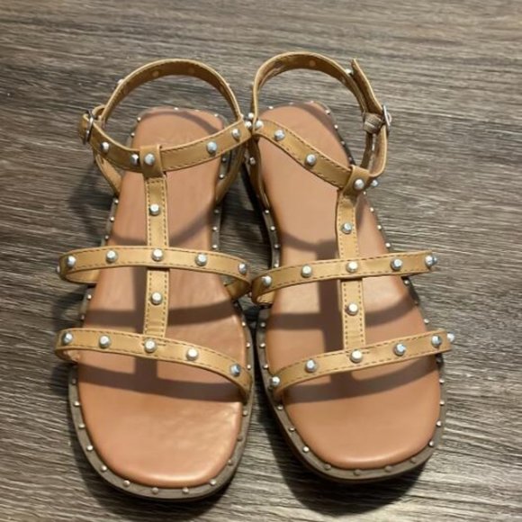 Shoes - good condition madden nyc studded Sandals 6